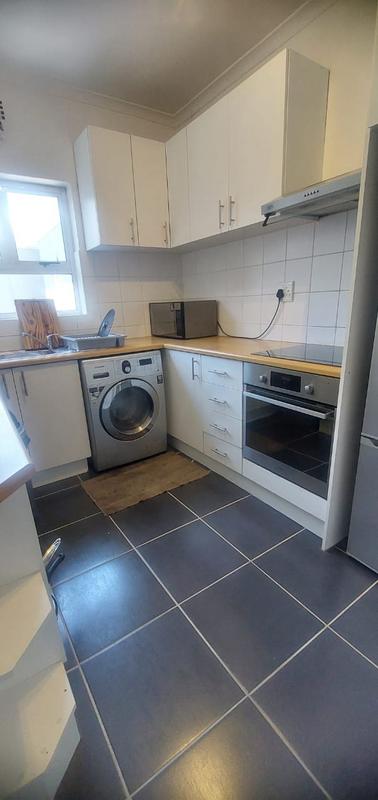 To Let 2 Bedroom Property for Rent in Vredehoek Western Cape